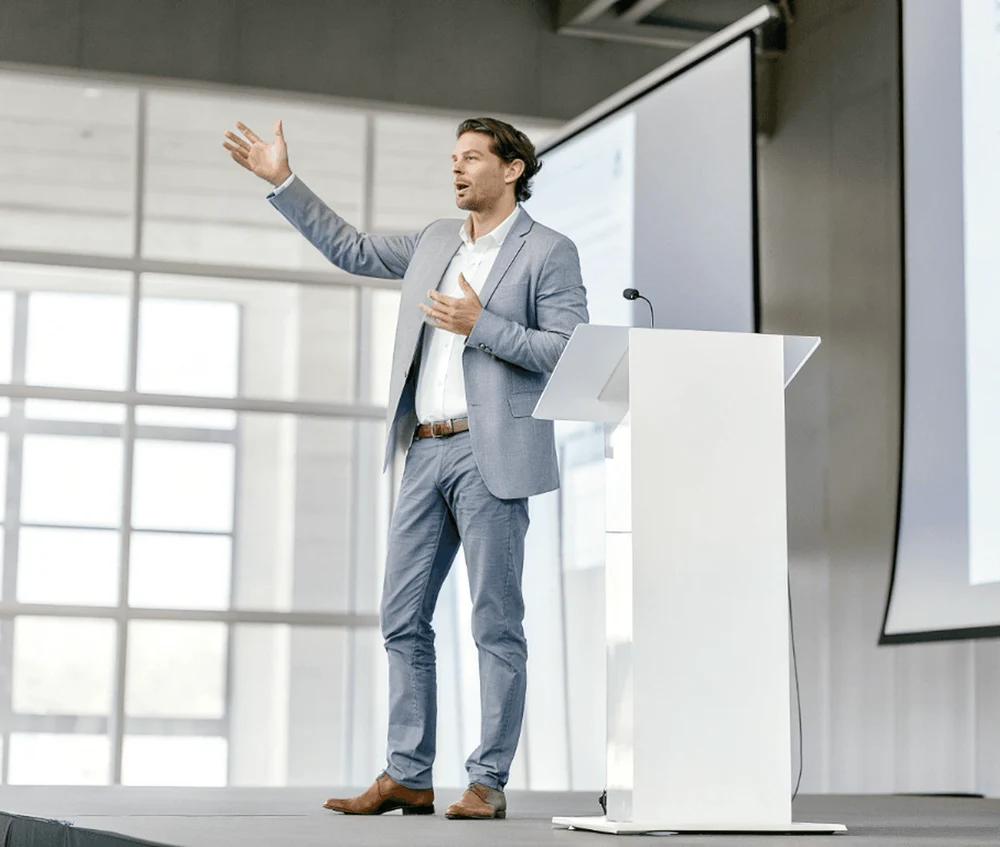 Международный фуд-корт для тех, кто ведет бизнес.